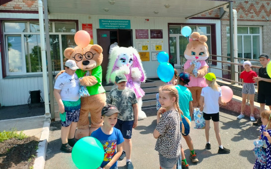 «Давайте за руки возьмемся»